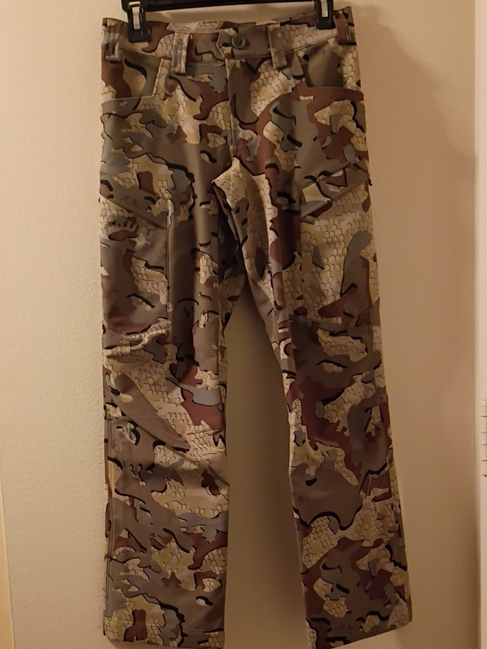KUIU Women's Camouflage Cargo Pants - Brown, Tan & Gray Breathable Zippers Down